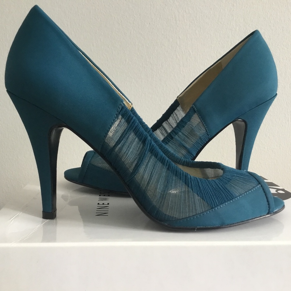 New with box Nine West Heels in Dark Teal Sz. 5.5